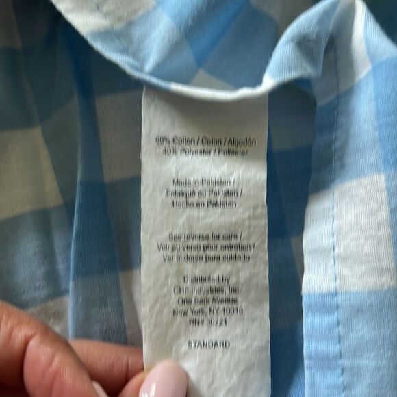 Flat sheet twin size and a standard sham envelope closure Like new condition. - Picture 4 of 4